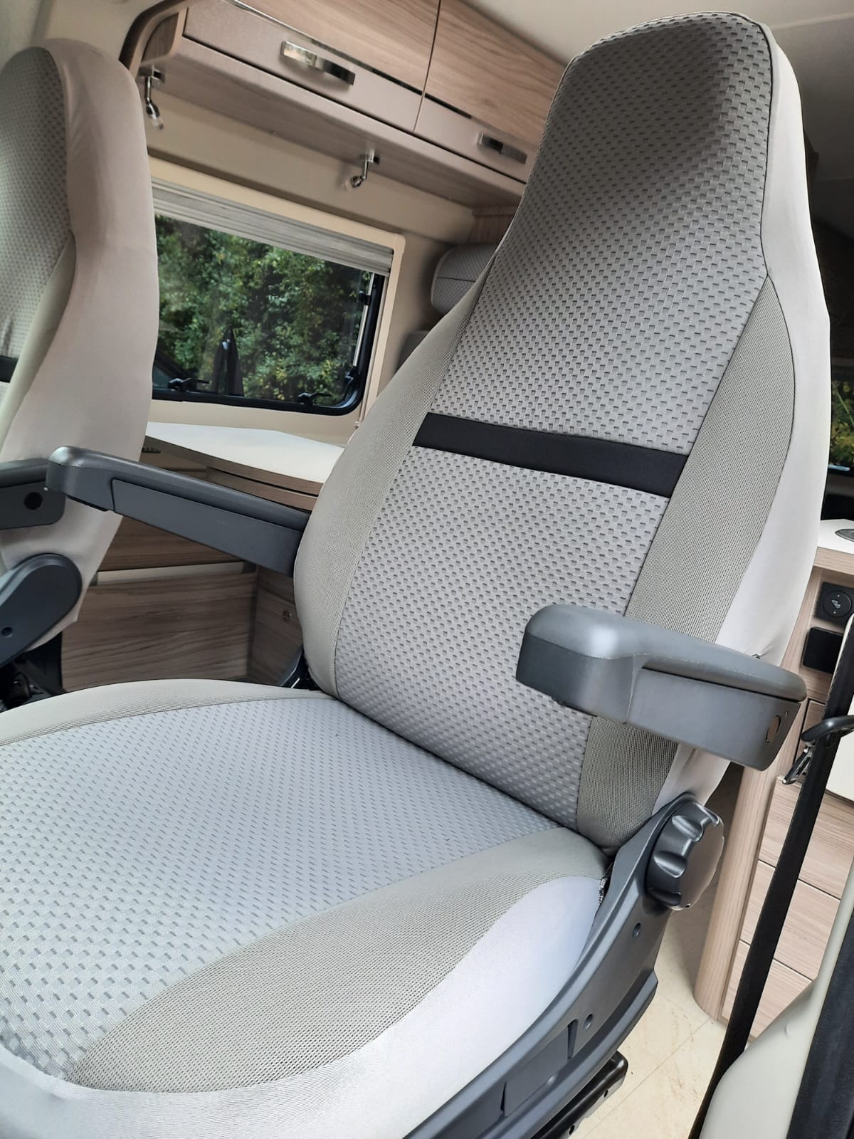 Hymer Motorhome, MH-1095 Special request, Re trim rear cushions + front seat covers - Image 4