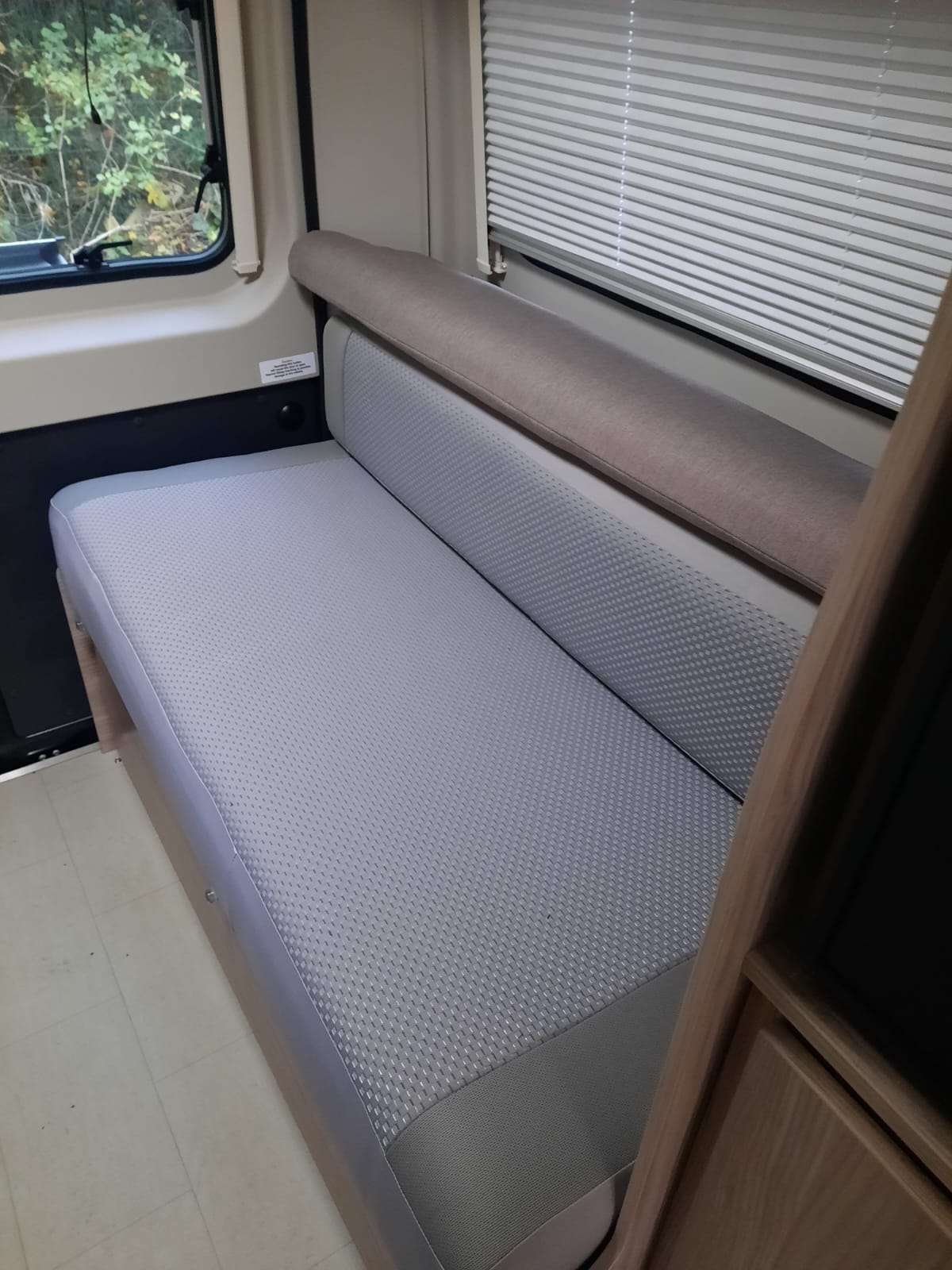 Hymer Motorhome, MH-1095 Special request, Re trim rear cushions + front seat covers - Image 6